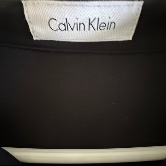 Calvin Klein black shirt, new condition, size L. Front pockets, gold buttons. - Picture 4 of 4